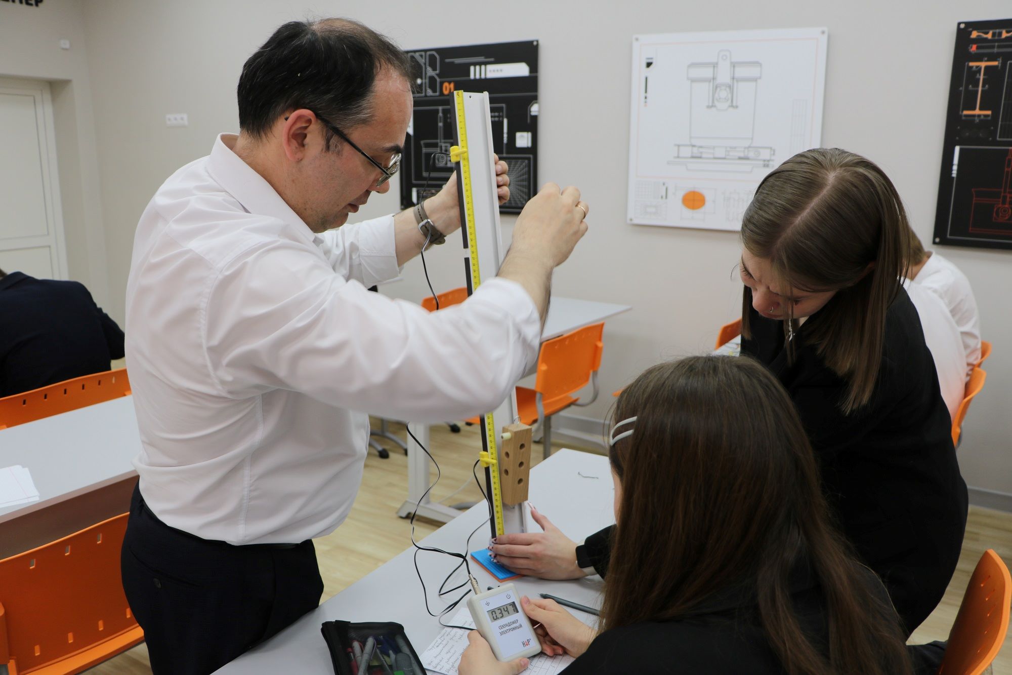 Фото - ЕВРАЗ развивает инженерные классы в школах Нижнего Тагила и Качканара